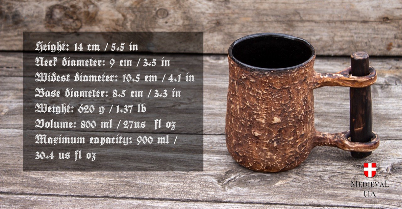 Size chart for the handmade medieval beer mug listing height, diameters, weight, and 800ml volume beside the tankard