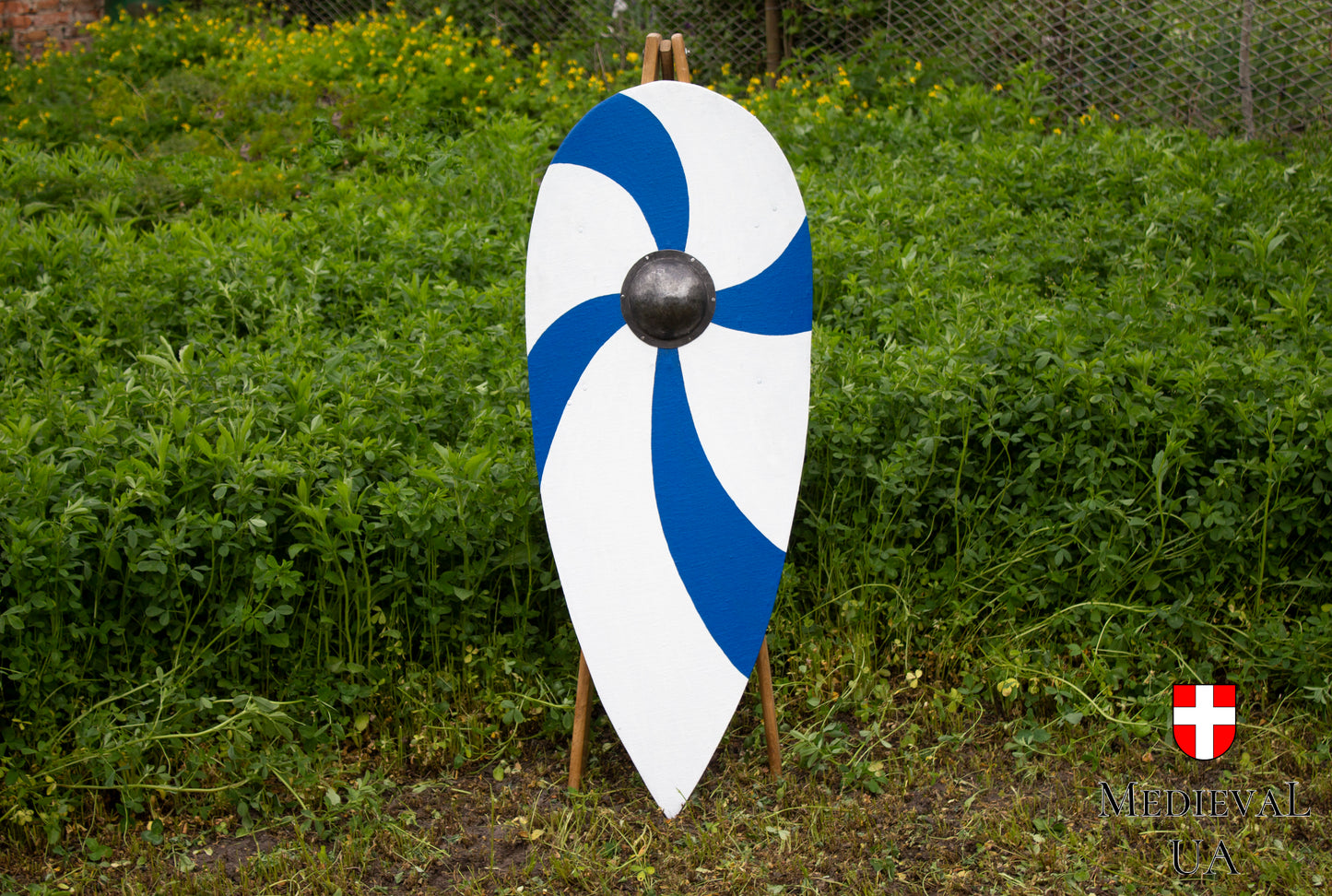 Big kite shield with blue-white pattern