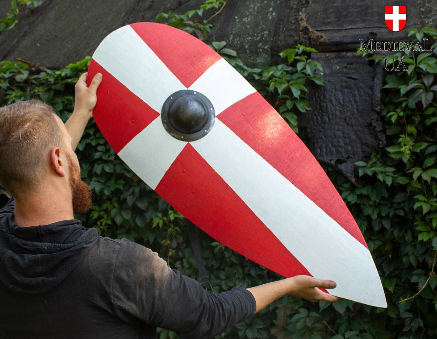 Kite shield with red-white pattern