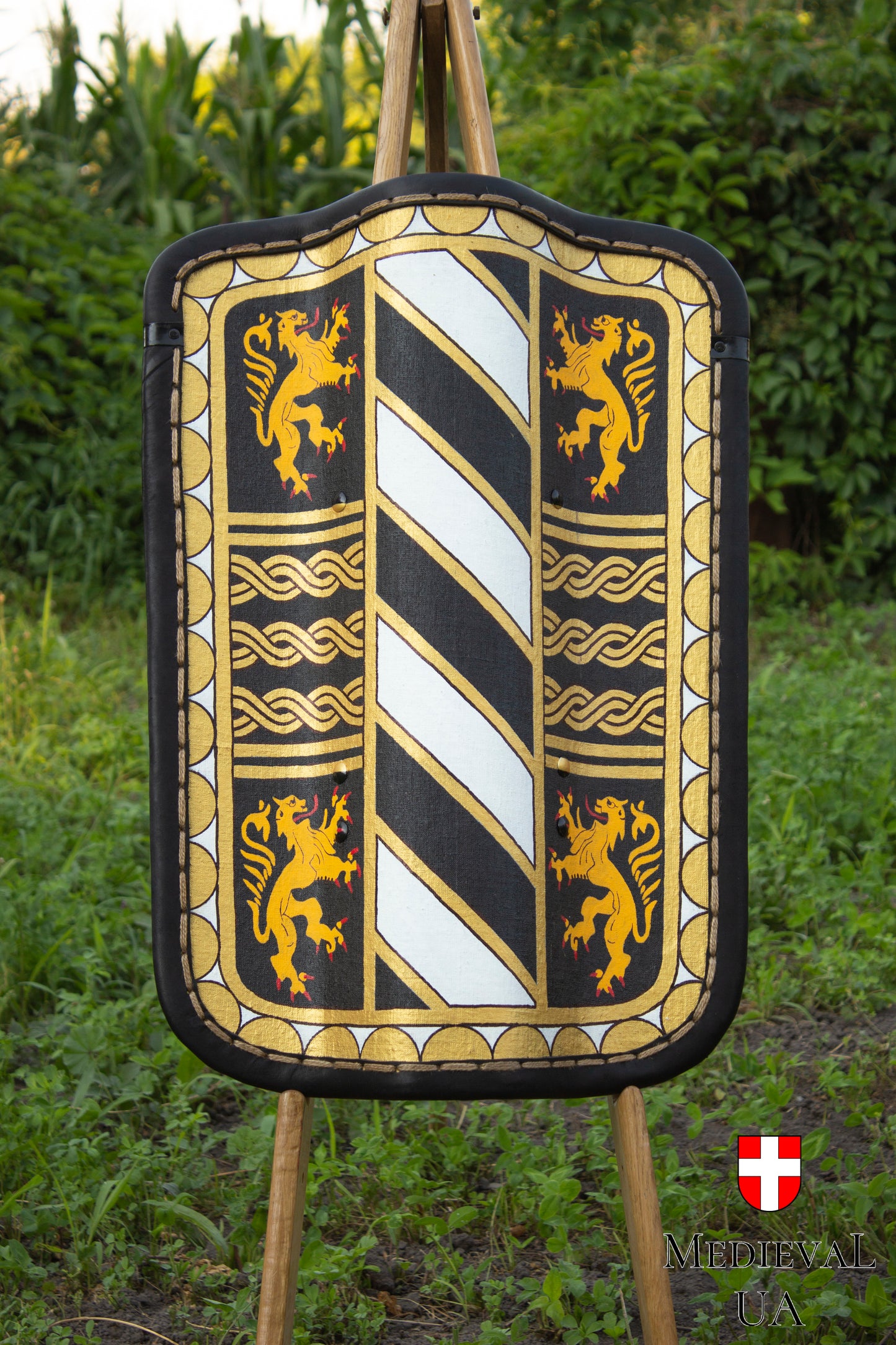 Pavise shield "Gold lion"