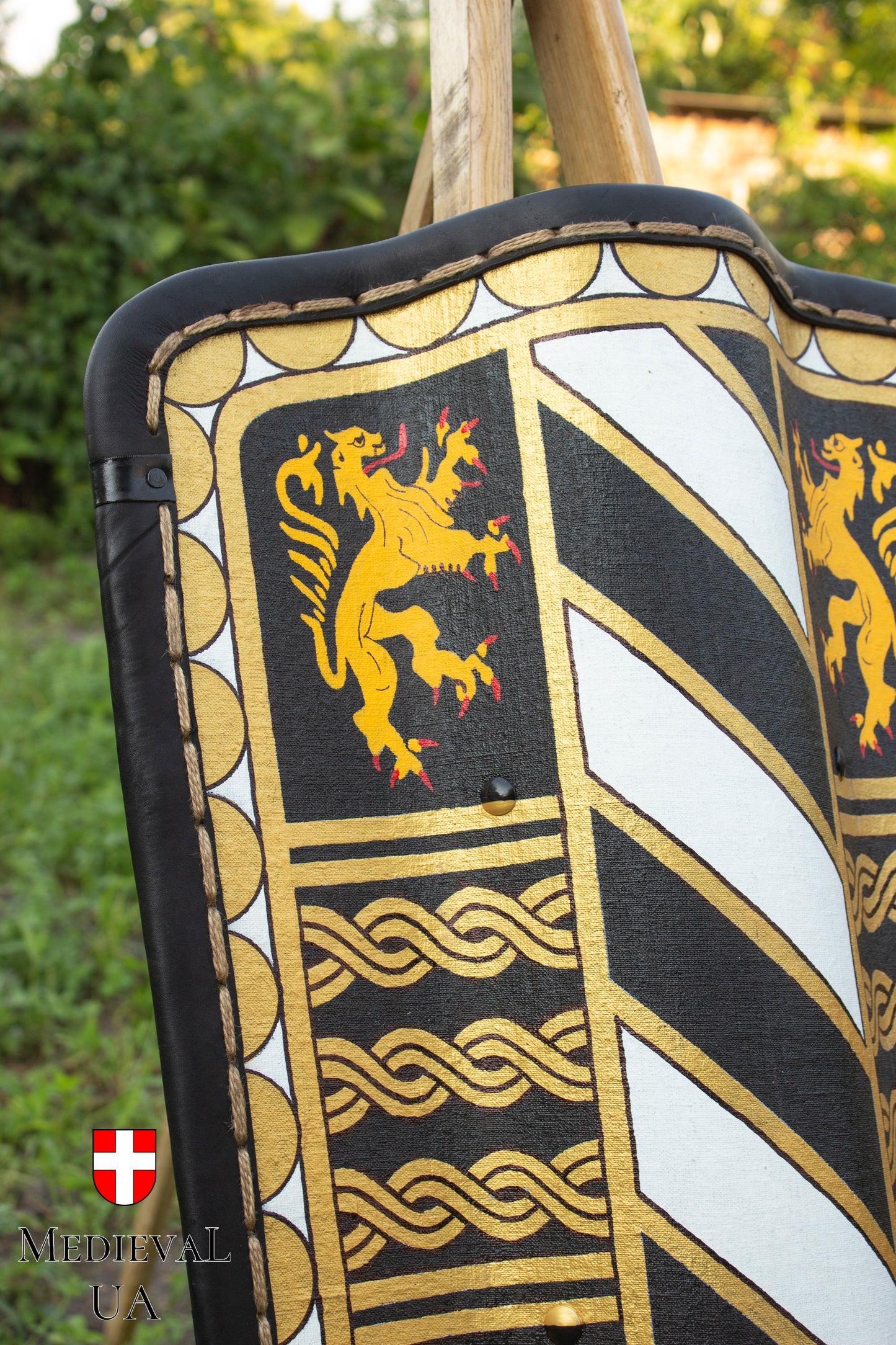 Pavise shield "Gold lion"