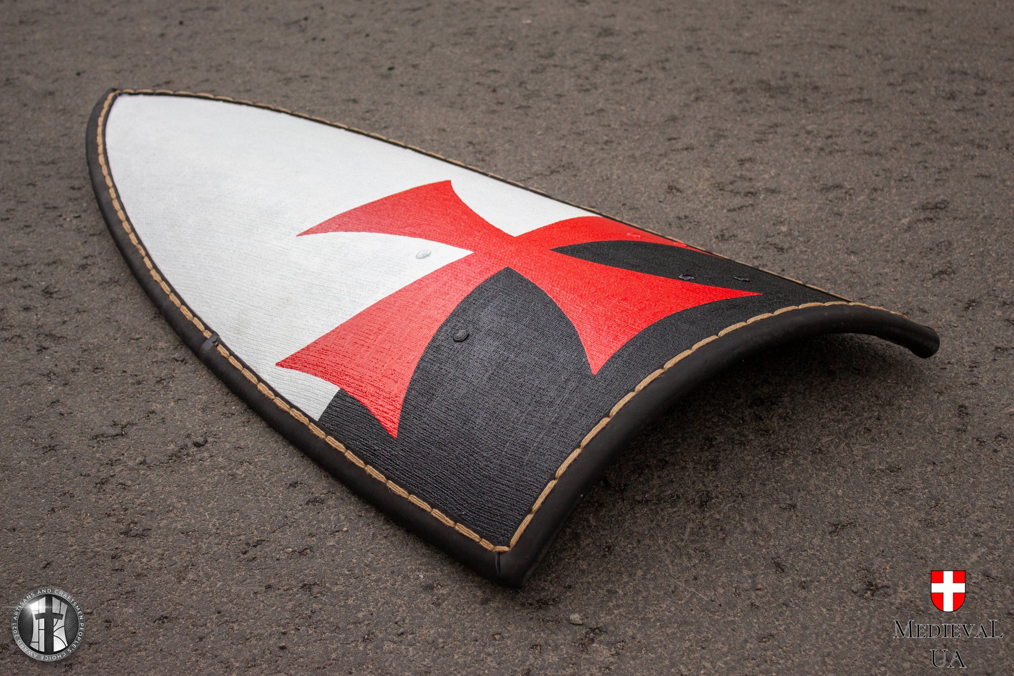 Big medieval heater shield with Templar cross – MedievalUA