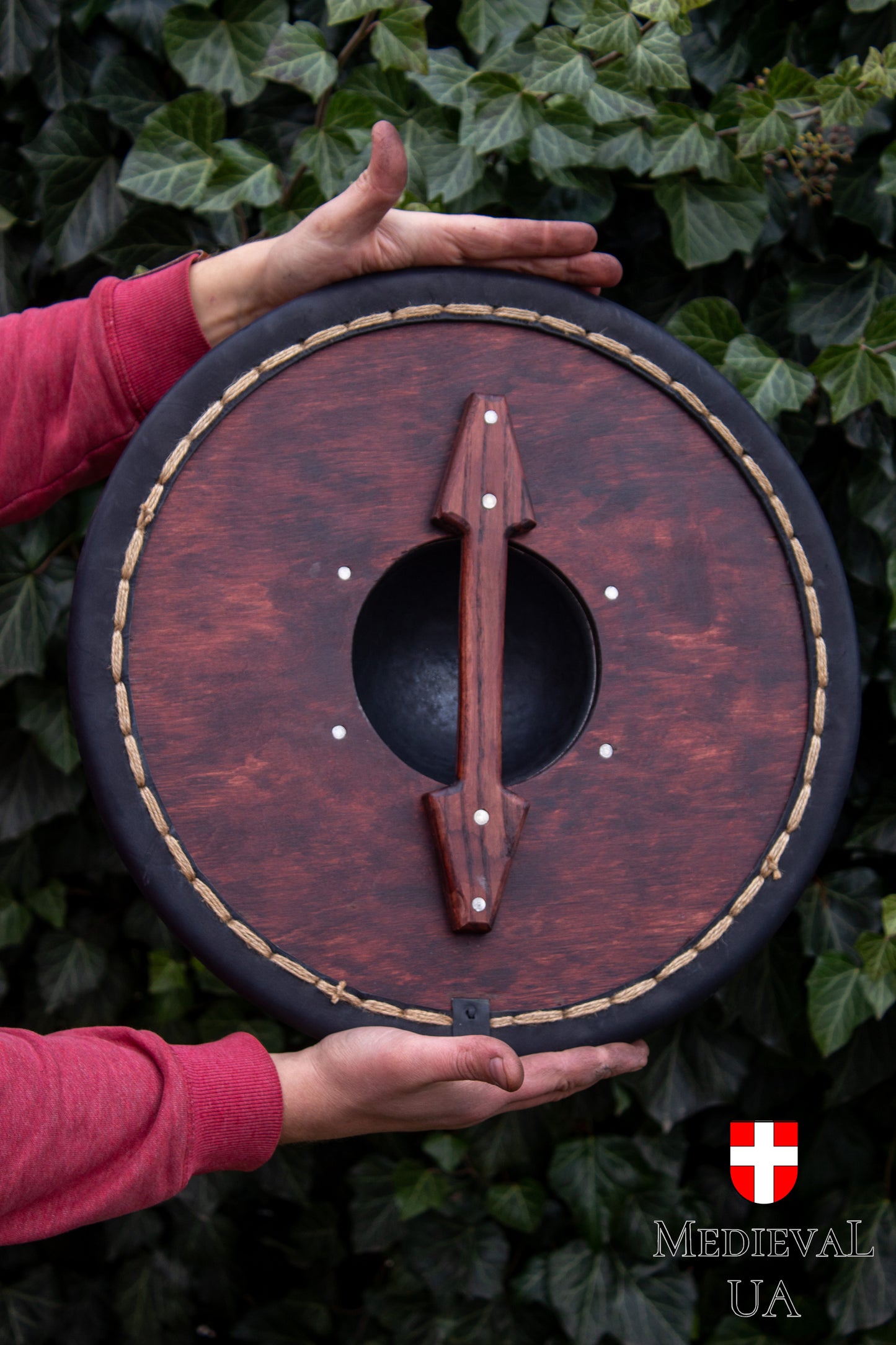 Round shield "GEMA" - Red color