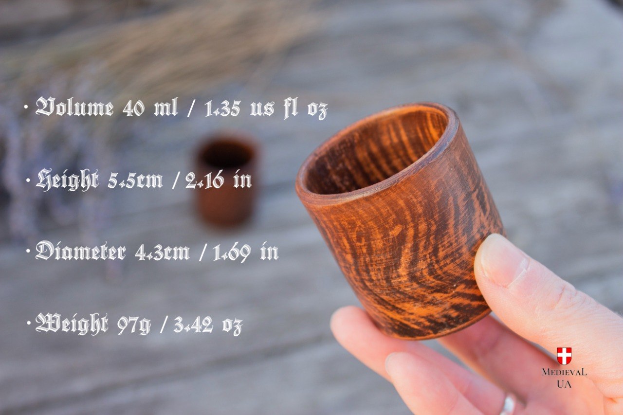 Shot glass dimensions: 5.5 cm tall, 4.3 cm wide, 40 ml volume