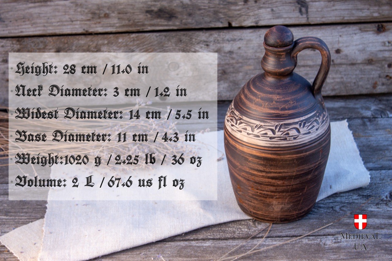 Size guide for a medieval clay flagon: 28 cm tall with 2 litre capacity